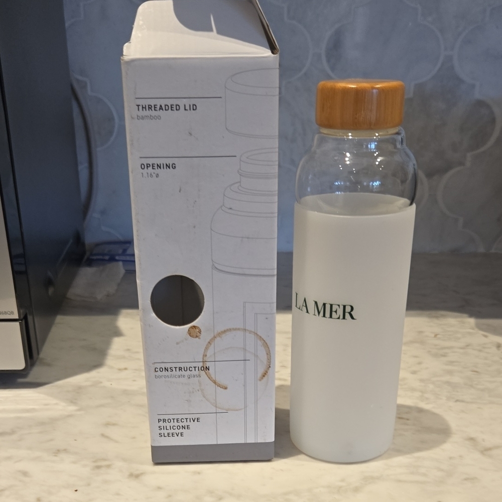 La Mer Silicone & Glass Bottle with Wooden Cap GWP Collectible - Picture 4 of 5